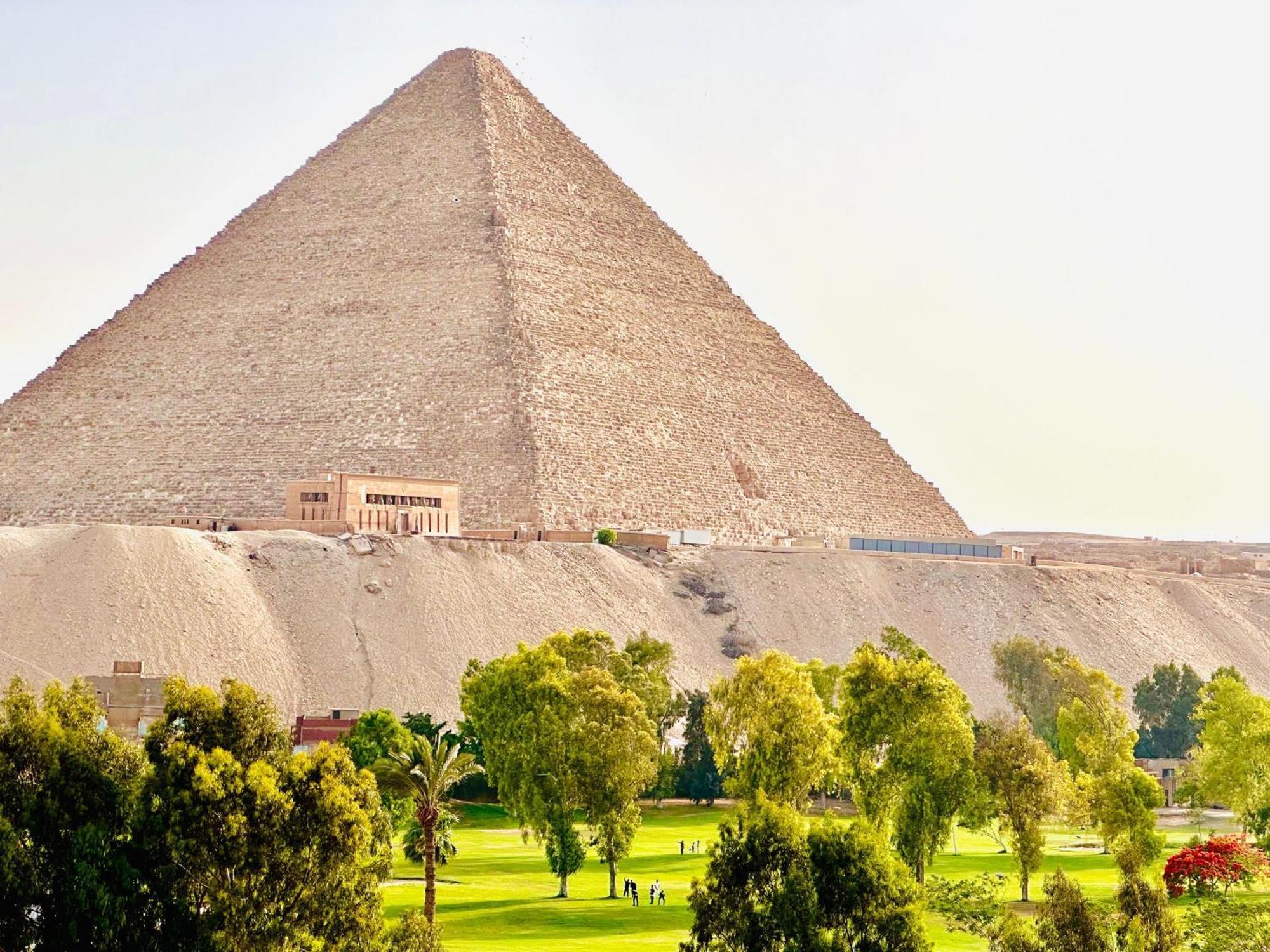 Diamond Pyramids View Hotel